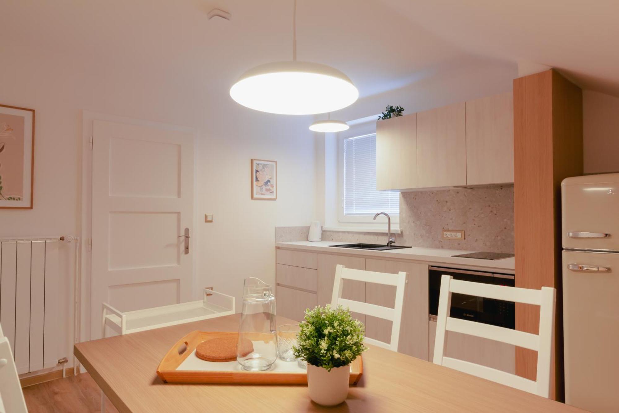 Apartment Luxury 2 Bedroom New With Private Parking
