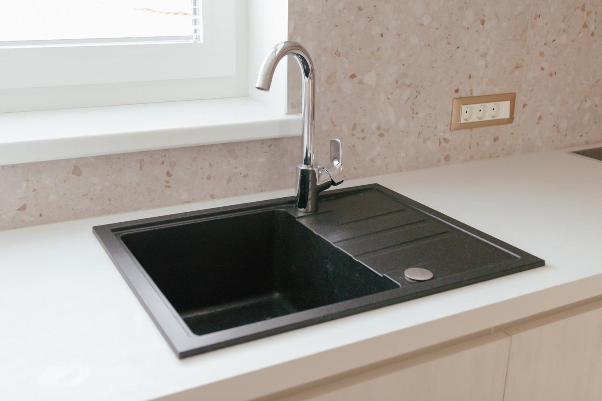 Luxury 2 Bedroom New With Private Parking
