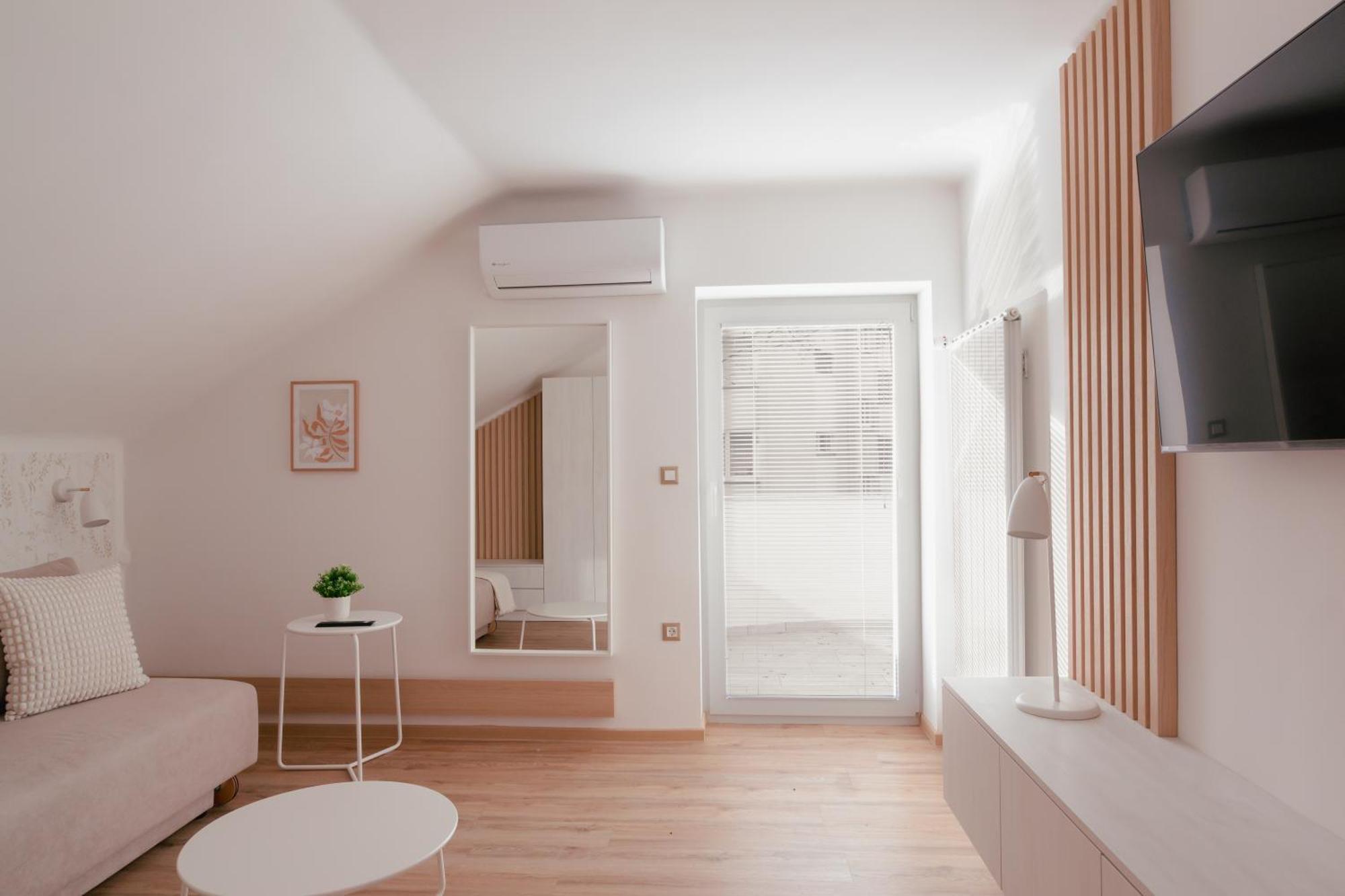 Luxury 2 Bedroom New With Private Parking Apartment